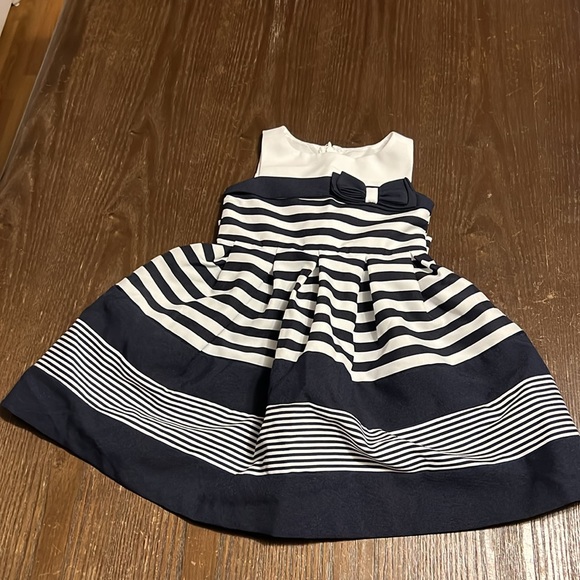 Beautiful Girls Dress - Picture 9 of 11